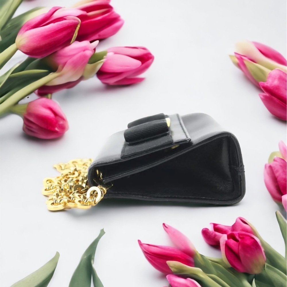 Salvatore Ferragamo BLACK LEATHER CROSSBODY BAG - Picture 5 of 16